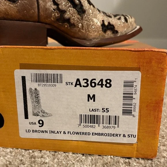 Corral Women's Intricate Black and Cream Heeled Boots - Picture 7 of 7